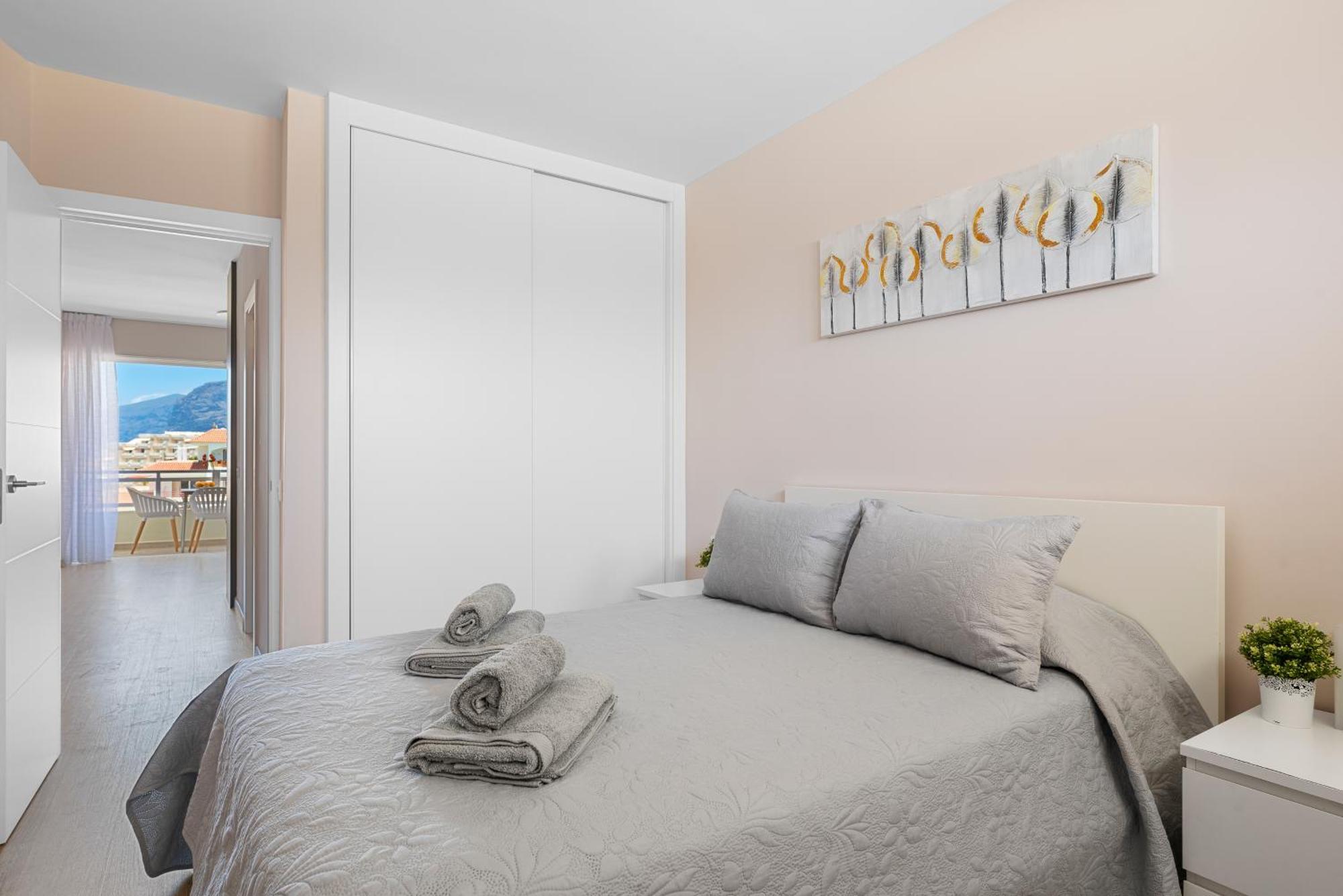Arenas Negras Playa La Arena, Newly Renovated Apartment Puerto de Santiago (Tenerife)